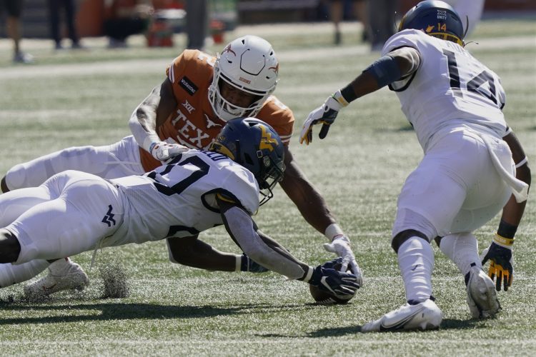 West Virginia Can’t Convert Fourth Downs, Falls to Texas, 17-13